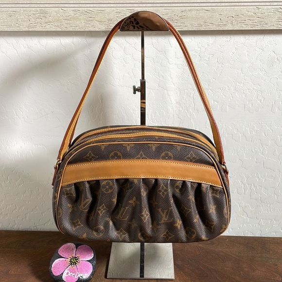 Louis Vuitton Handbags - 💝Rare 💖Louis Vuitton Klara #Y0400